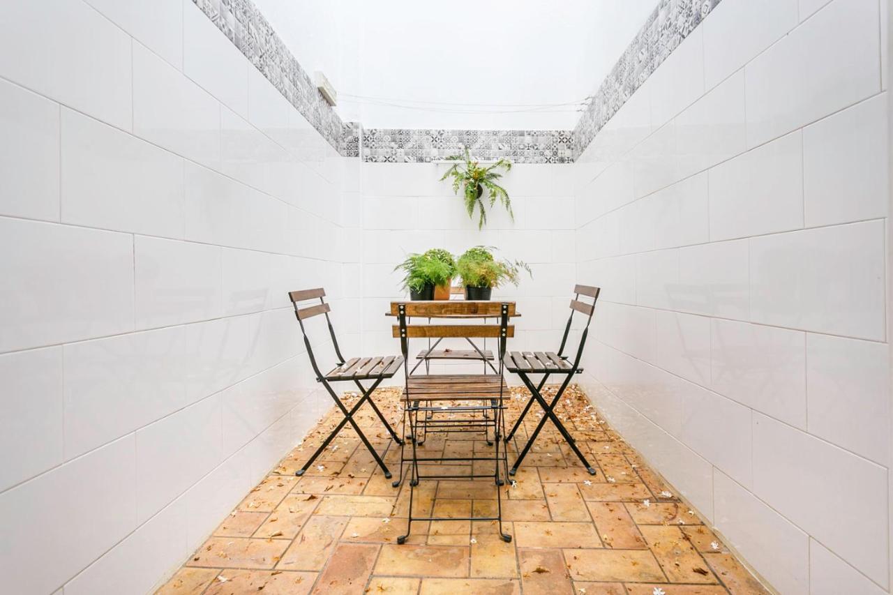Apartamentos Sta Maria La Blanca Sevilla Exterior foto